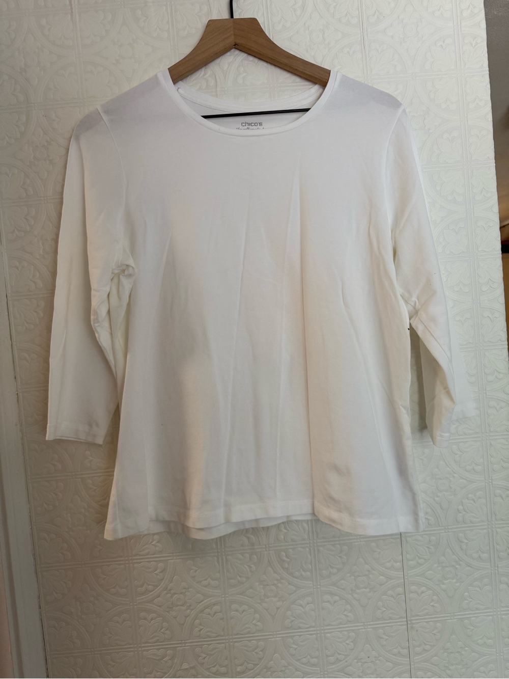 Chico's White Long Sleeve Crewneck Tee